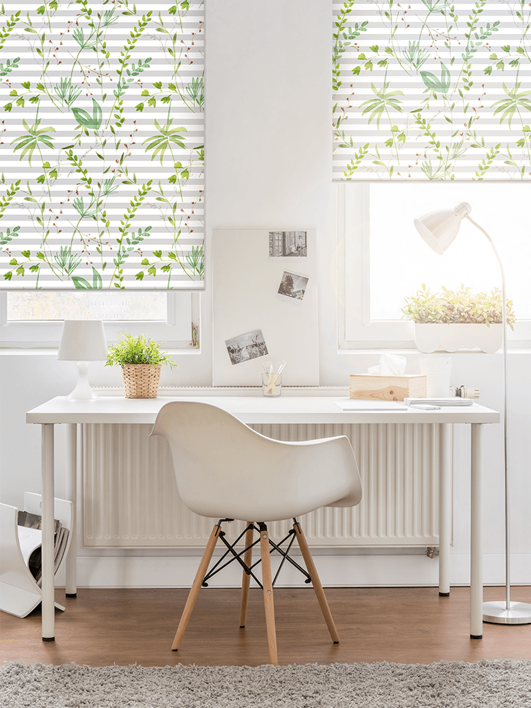 Home-Office mit botanischen Plissees