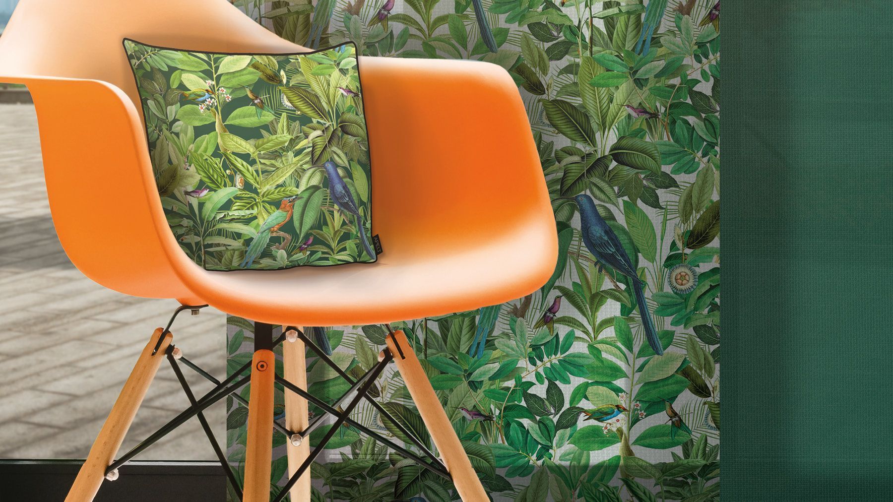 Flächenvohang und passendes Kissen mit Design von APELT