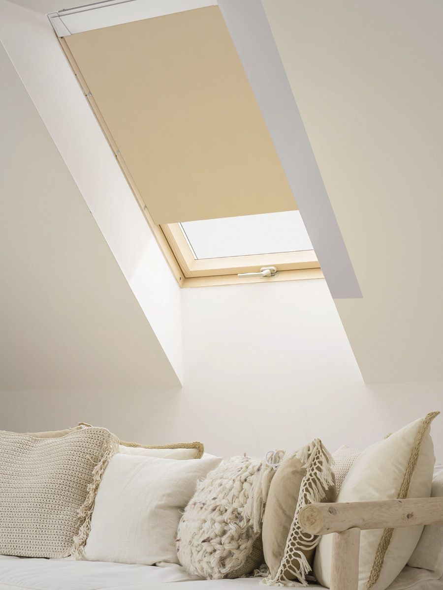 Teba_Galerie_Dachzimmer_Rollo_beige.jpg