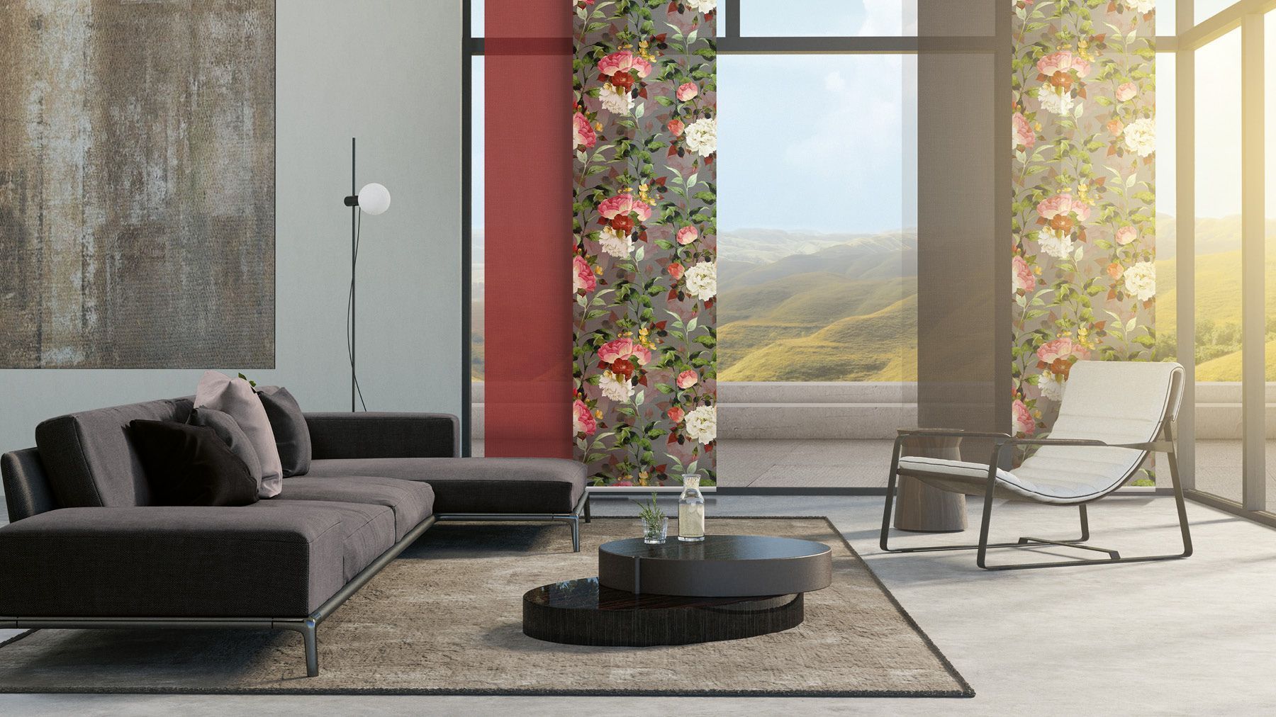 Wohnzimmer mit geblümtem Flächenvorhang