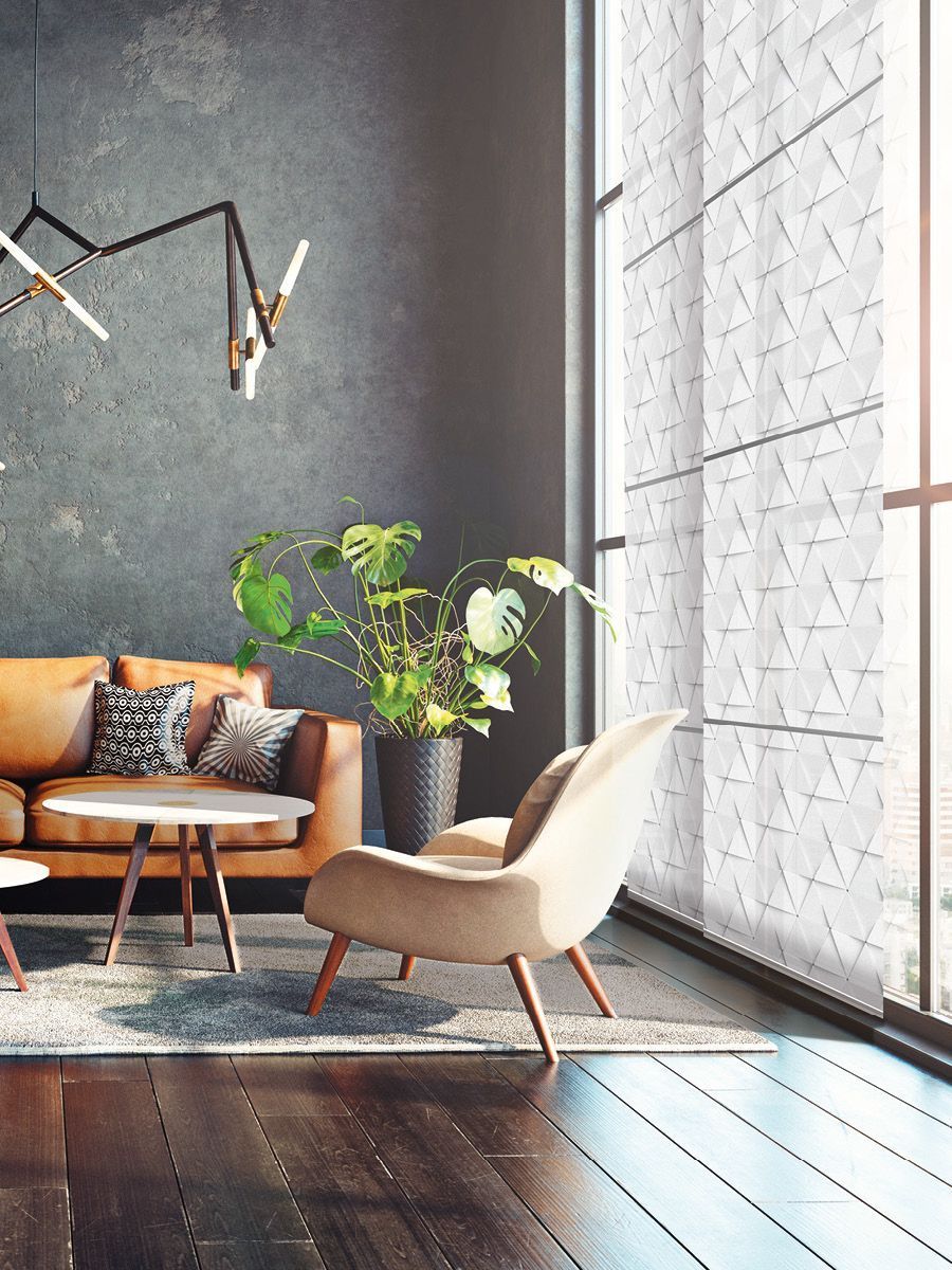 Wohnzimmer mit hellem Flächenvorhang