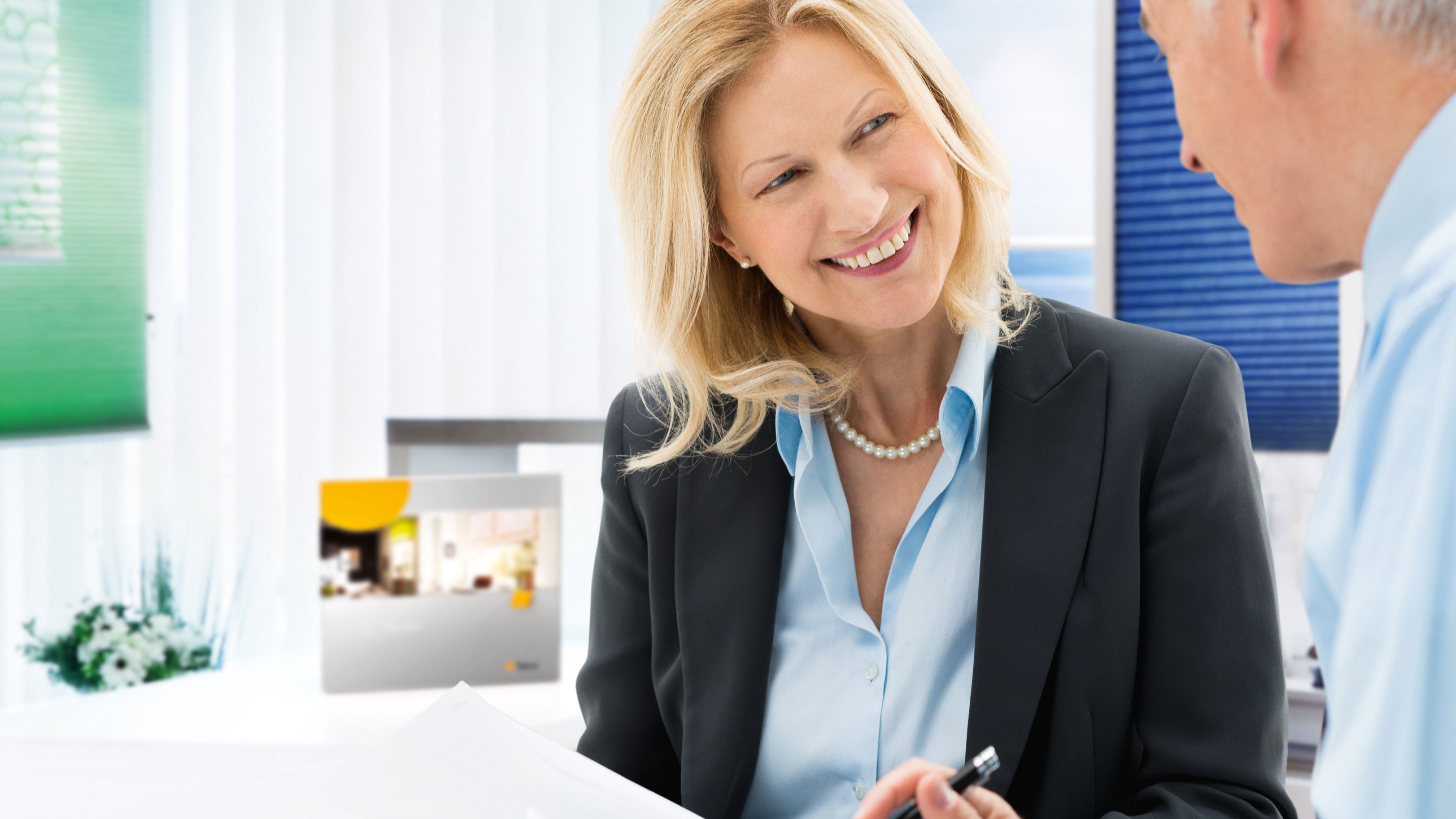 Teba Händlerin im Verkaufsgespräch