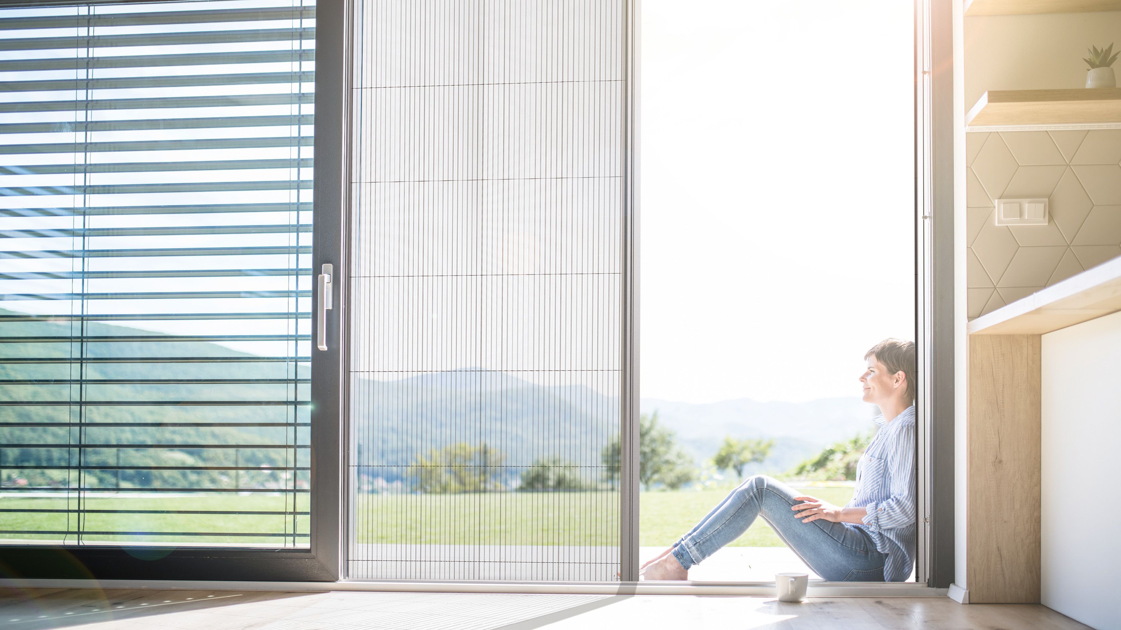 Teba Insektenschutz Frau sitzt