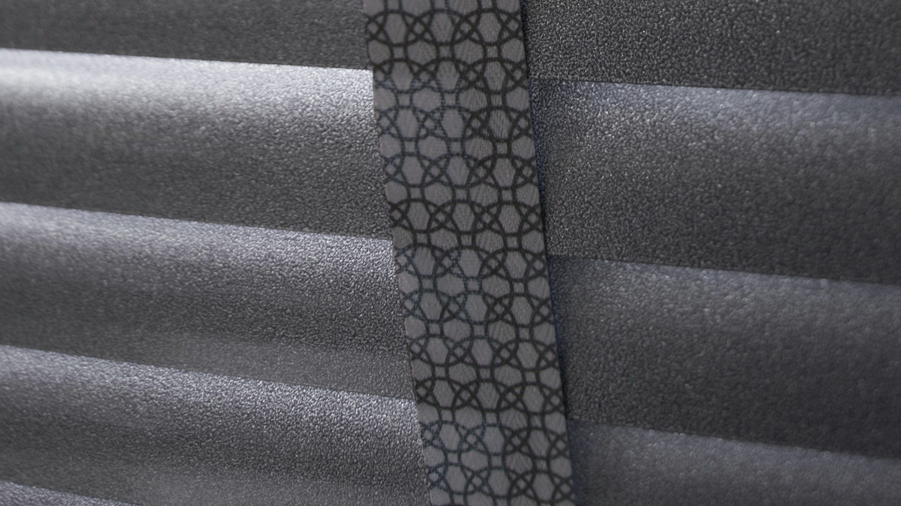 Teba Jalousie schwarz geschlossen