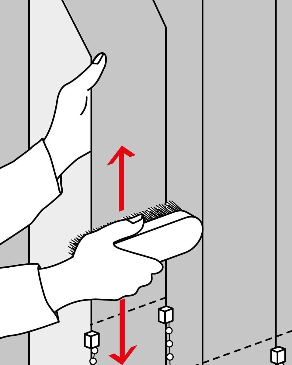 Schritt zwei: Lamellenvorhang abbürsten
