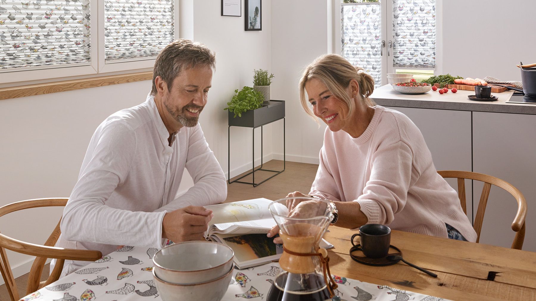 Privatkunden im Esszimmer mit Plissees von Teba