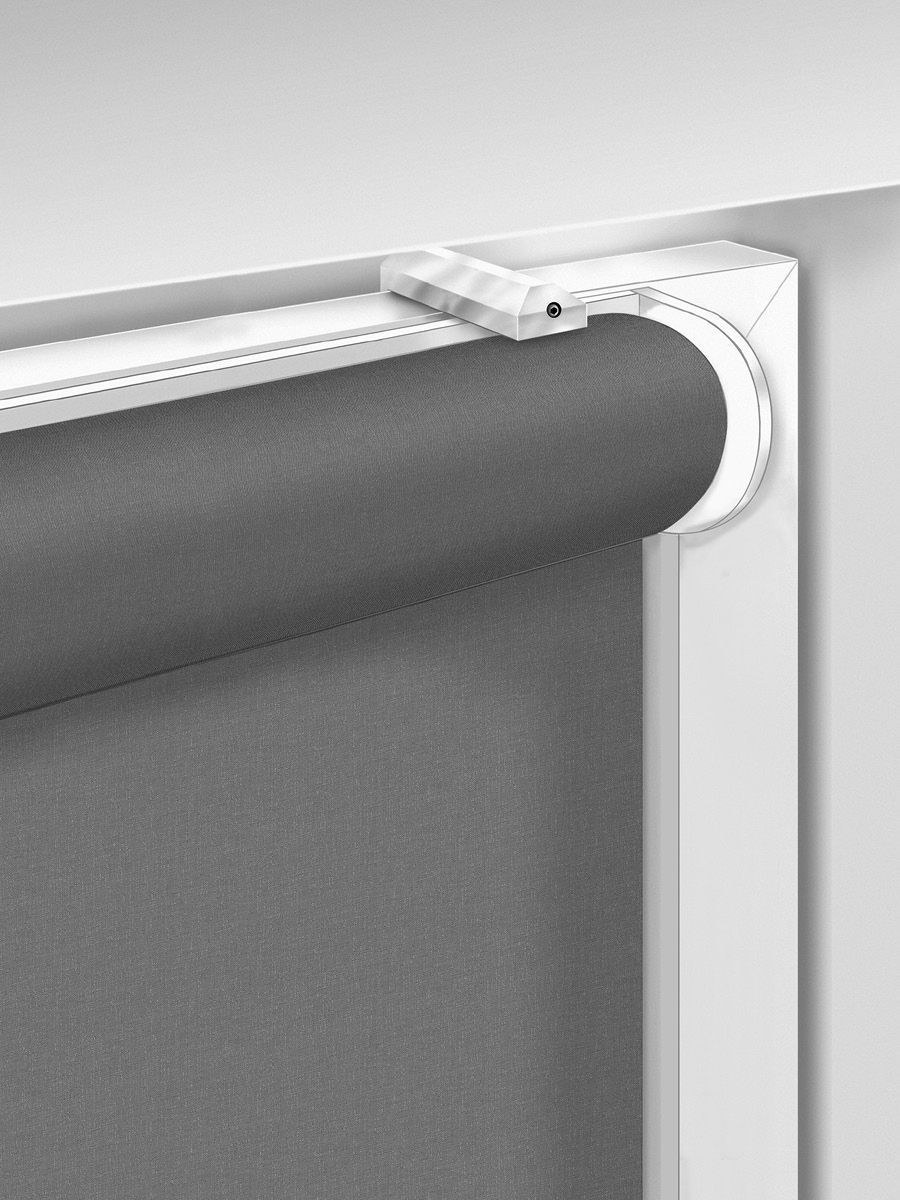 Graues Teba Rollo am Fenster mit RS2, R2 Klemmträger