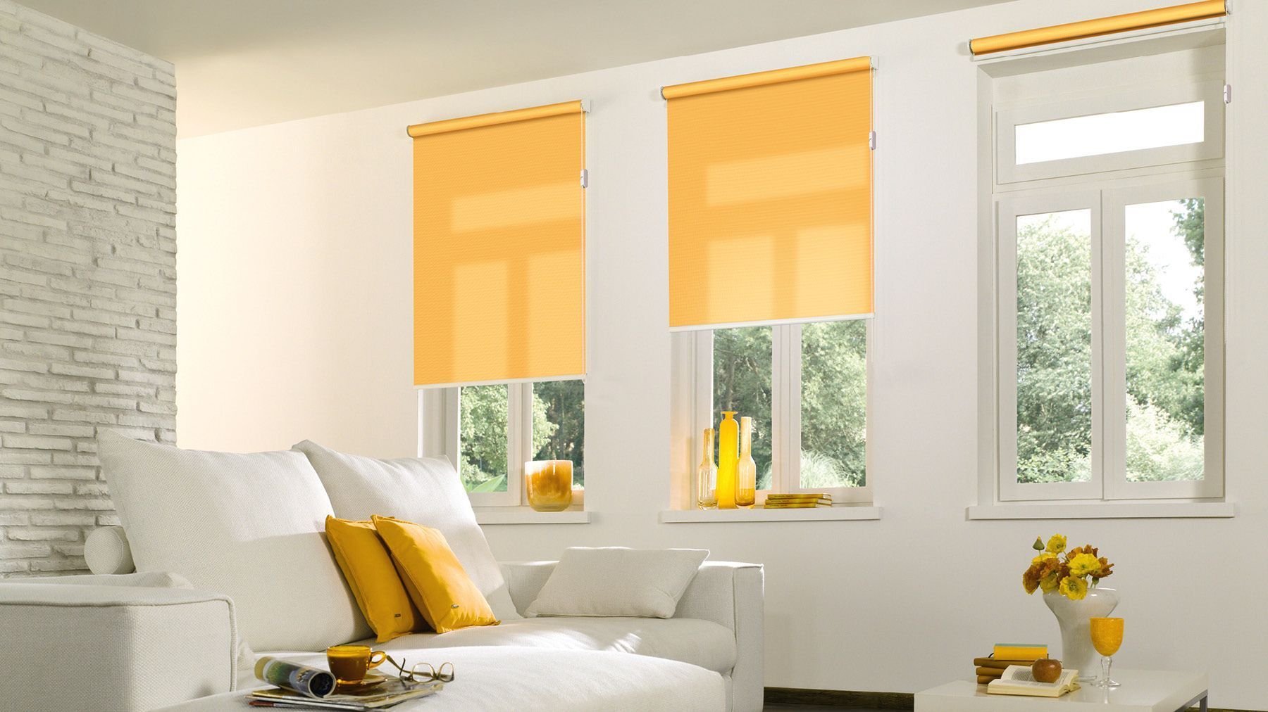 Gelbes Rollo von Teba im Wohnzimmer