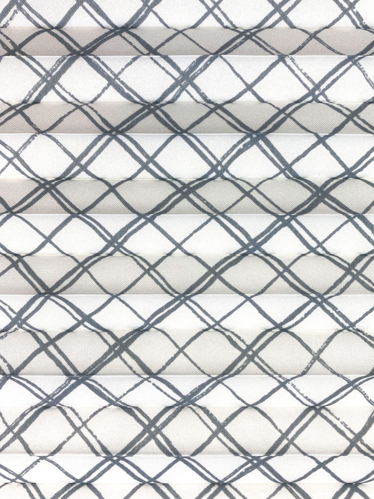 Teba Plissee dunkle Rauten auf hellem Grund in Zeichenoptik